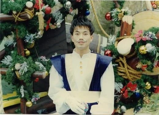 An archive portrait of a younger Lee Deokwon in performance costume