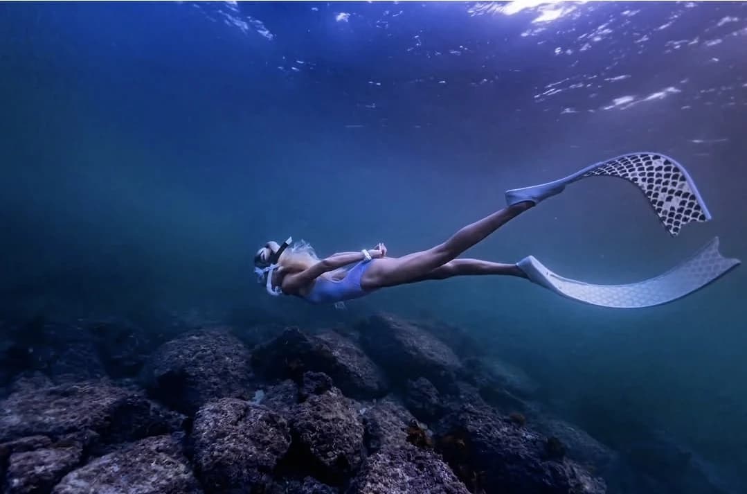 Seol Jinmi freediving underwater in Jeju