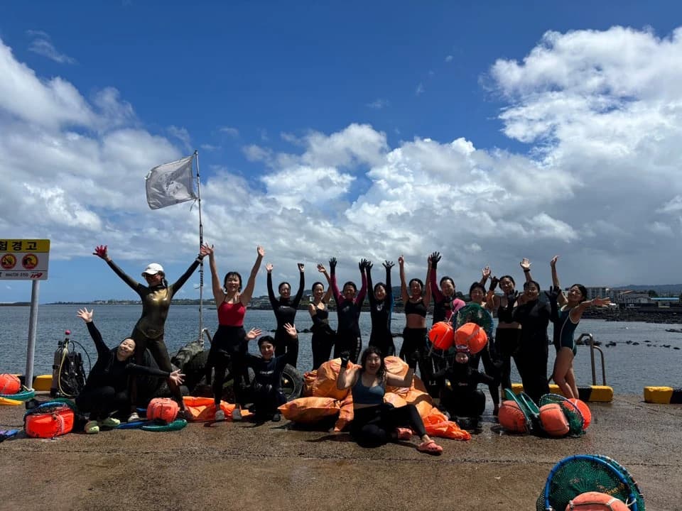 Seol Jinmi with people taking part in sea activities in Jeju