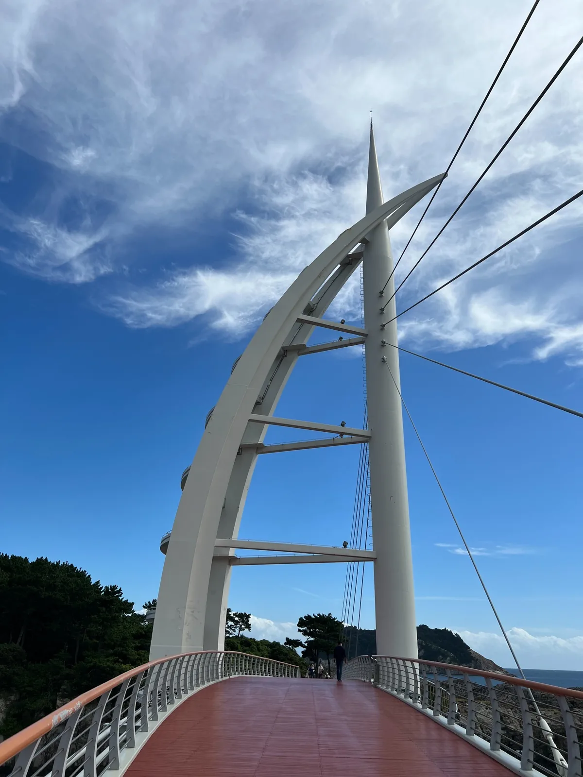 The piers and cables of Saeyeongyo Bridge leading toward Saeseom beneath a blue sky
